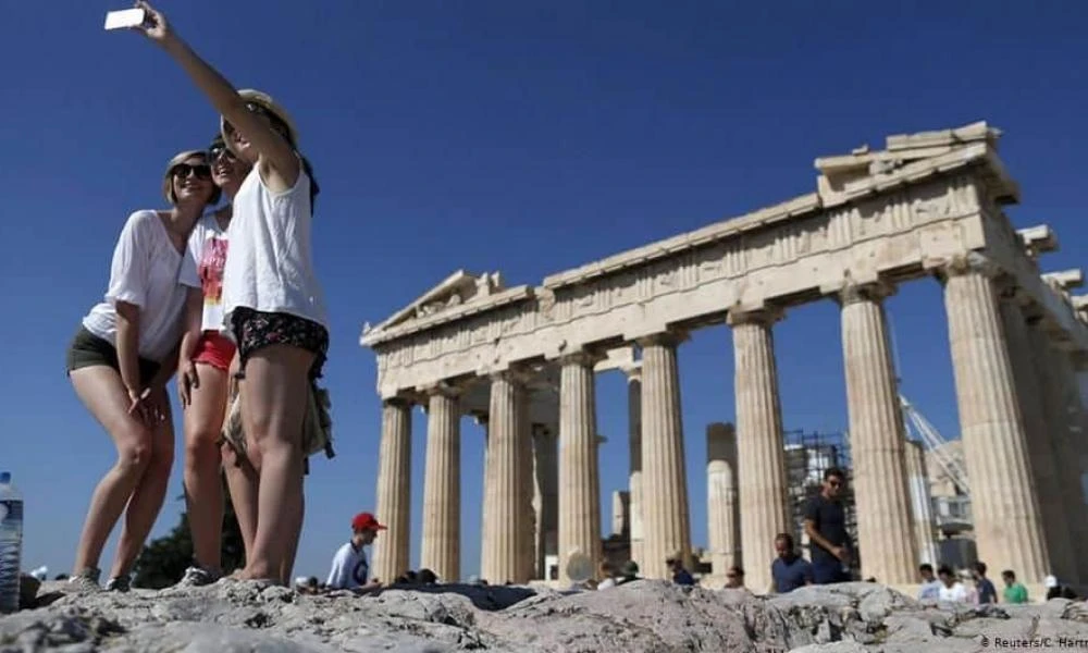 Πασίγνωστο περιοδικό τέχνης αποθεώνει την Αθήνα και προτείνει ενδιαφέροντα μέρη να επισκεφτείς